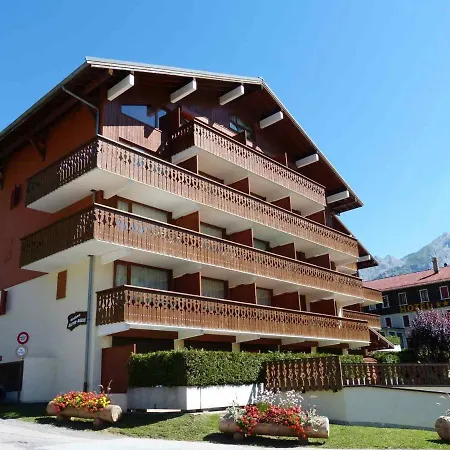 Proche Pistes Et Commerces Avec Garage - Fr-1-304-254