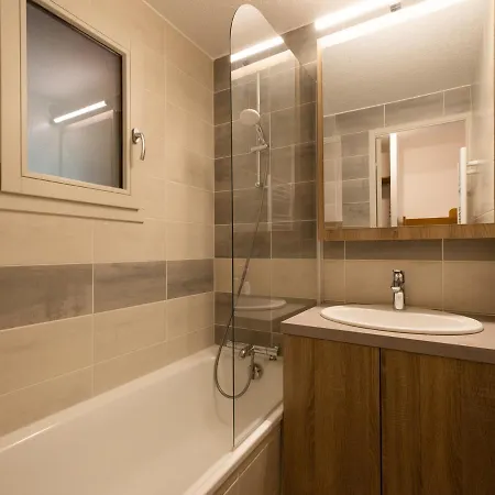 Apartmán Proche Pistes Et Commerces Avec Garage - Fr-1-304-254 *